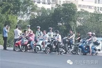 海口道路改造，鼓励电动车出行，给禁止电动车之流一记耳光！