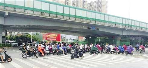 南宁试行电动车“蓄水”管理 高峰段缩短10多分钟