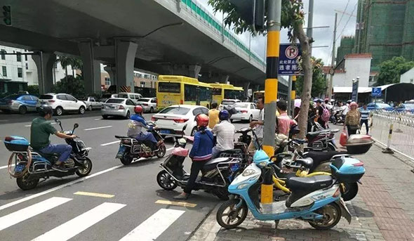 中国电动车法规有多严？老外深有体会！